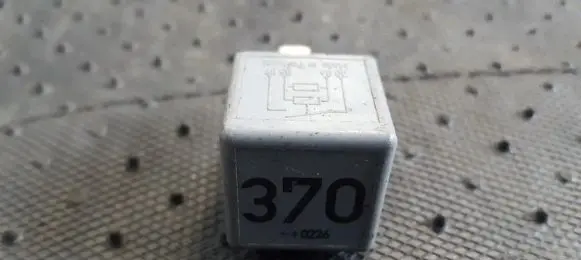 Audi A6 S6 C5 4B Other relay 8D0951253 V23134-J52-X300