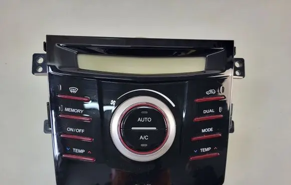 SsangYong Tivoli Climate control unit 68720-35000
