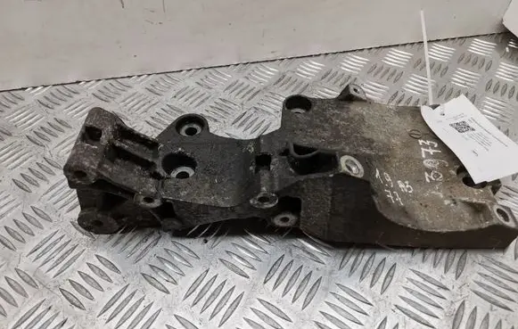 Volkswagen PASSAT B6 Generator/alternator bracket 03G903143A