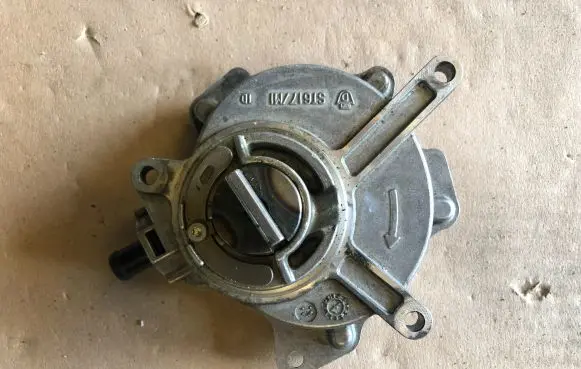 Audi A6 S6 C6 4F Vacuum pump 06D145100