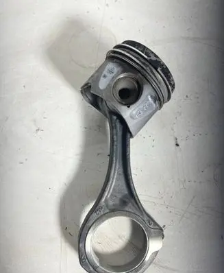 Mercedes-Benz Sprinter W906 Piston with connecting rod 8370