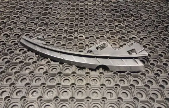 Volvo C30 Headlight/headlamp mounting bracket 31323157