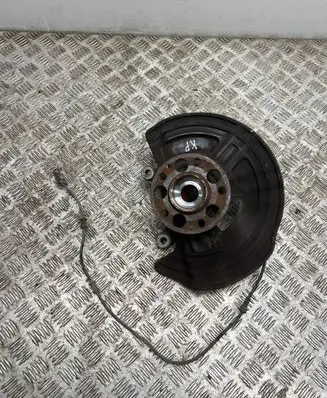 Mercedes-Benz A W176 Front wheel hub 