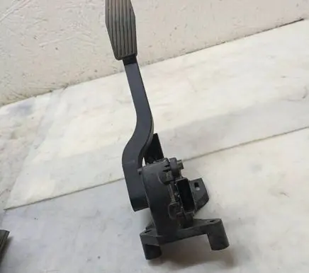 Opel Corsa C Accelerator throttle pedal 9129423 6PV00811000
