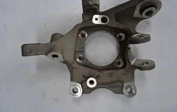 Maserati Quattroporte Rear wheel hub spindle/knuckle 670006804