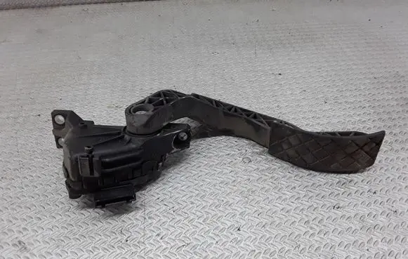 Volkswagen PASSAT B5.5 Accelerator throttle pedal 8D1721523J