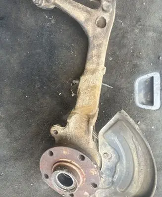 Volkswagen PASSAT B5.5 Front wheel hub spindle knuckle
