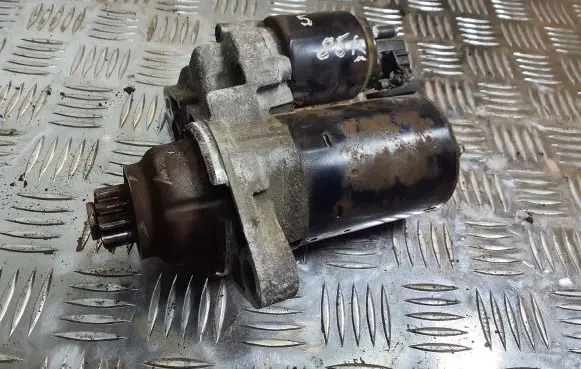 Volkswagen Golf V Starter motor 0AH911023