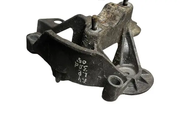 Audi A4 S4 B7 8E 8H Engine mounting bracket 8E0199351K