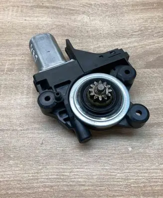 Volvo V70 Front door window regulator motor 97071410 1174077A