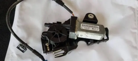 Mercedes-Benz C W205 Seat belt adjustment motor A2058600182 308362799AN