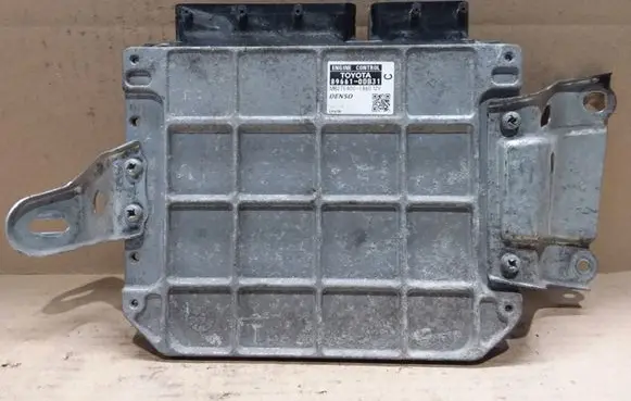 Toyota Yaris Engine control unit/module 896610DB31