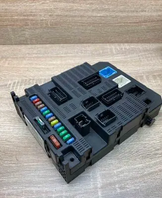 Peugeot 207 Fuse module 9659285380
