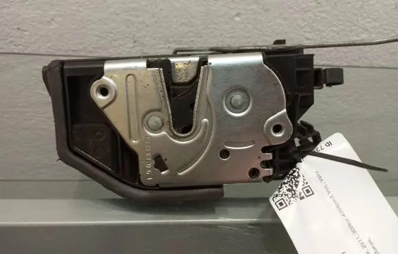 BMW X6 E71 Front door lock 7229455