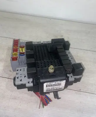 Volvo XC70 Fuse module 30679527 08696098