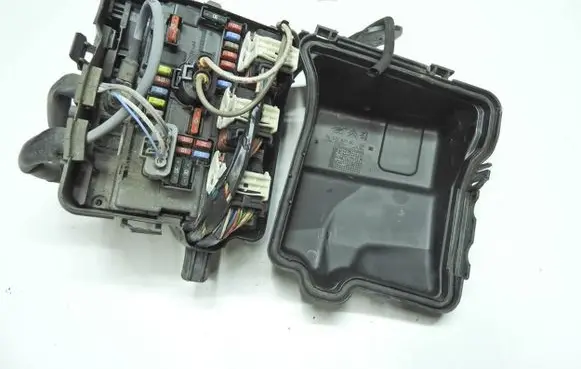 Citroen DS3 Fuse module 9667199680 9657287180