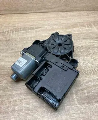 Volkswagen PASSAT B7 Front door window regulator motor 3C0959793C 3AA959701A