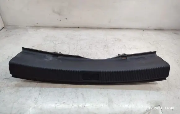 Trunk/boot sill cover protection
