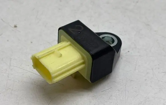 Subaru XV II Airbag deployment crash/impact sensor 98237FL030 567R11F0L