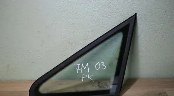 Volkswagen Sharan Front triangle window/glass 