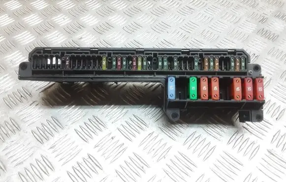 BMW 5 E60 E61 Fuse module 695733001