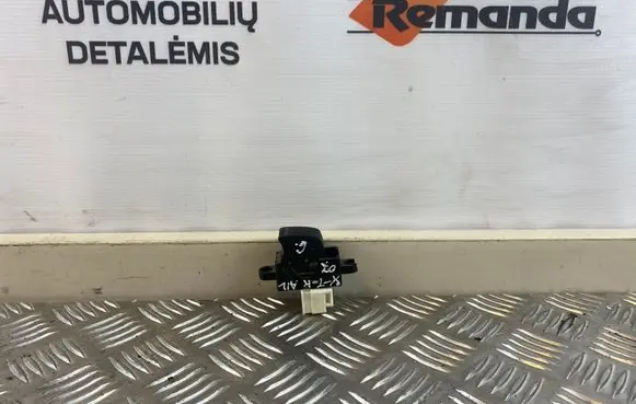Nissan X-Trail T30 Electric window control switch