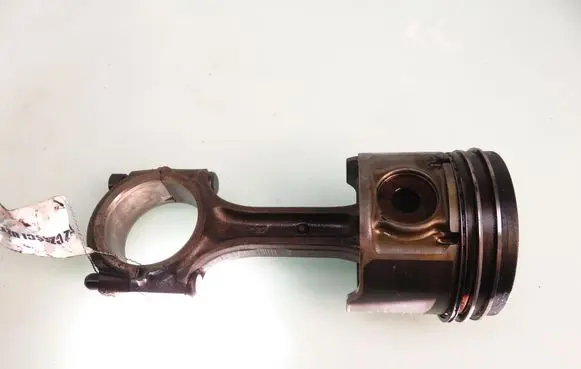 KIA Carnival Piston with connecting rod