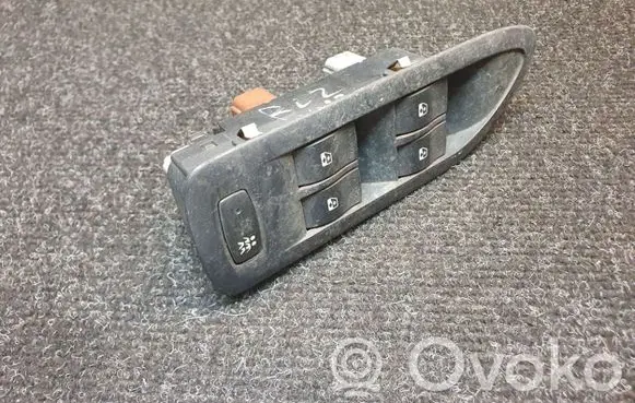 Renault Laguna II Electric window control switch 26515