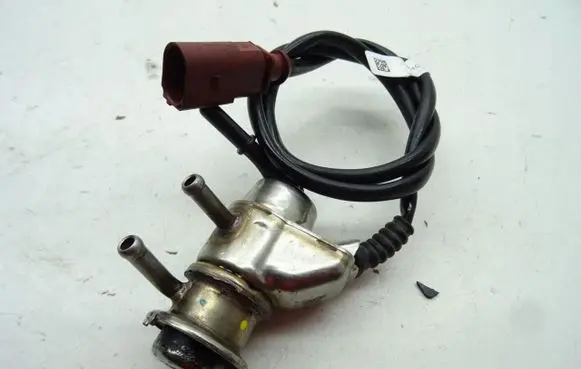 Audi A4 S4 B9 8W AdBlue injector 04L131113J