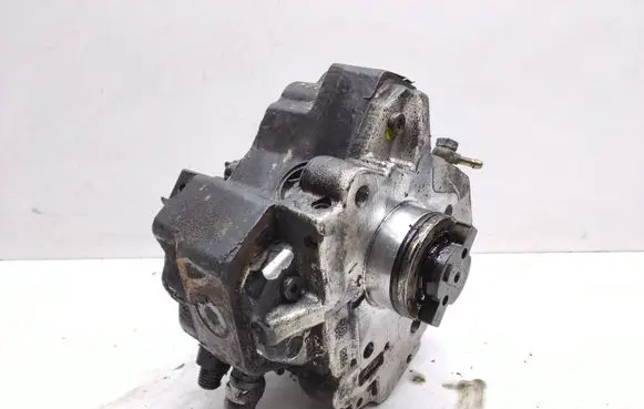 Volvo S60 Fuel injection high pressure pump 8689590 0445010043