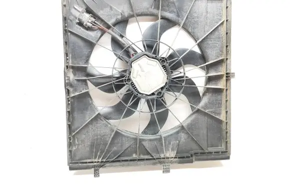 Radiator cooling fan shroud