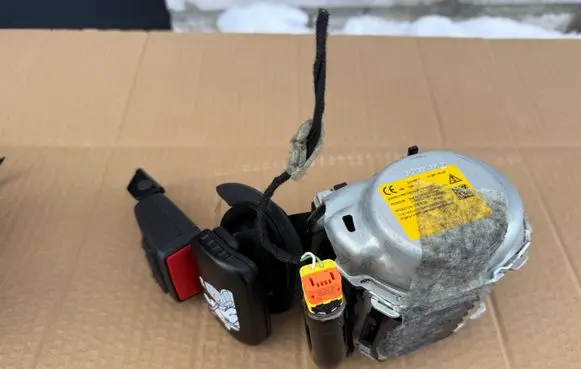 Audi Q7 4M Third row seat belt 4M0