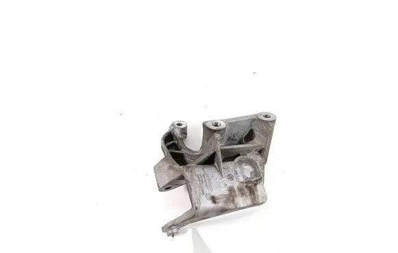 Volvo XC90 Engine mounting bracket 31430490