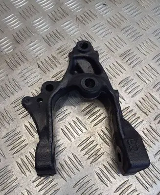 Honda CR-V Engine mounting bracket
