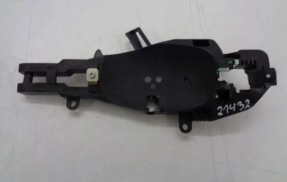 Rear door exterior handle/bracket