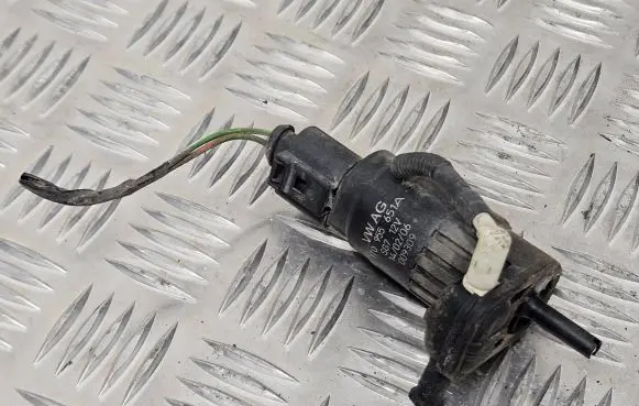 Volkswagen PASSAT B5.5 Windscreen/windshield washer pump 1T0955651A 009309