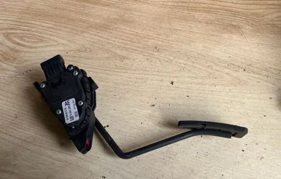 Opel Agila A Accelerator throttle pedal 9204283