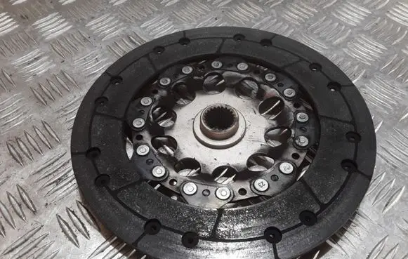Volkswagen PASSAT B5.5 Clutch pressure plate 06B141031G
