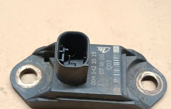 Mercedes-Benz ML W164 Acceleration sensor 0045423518 07W06
