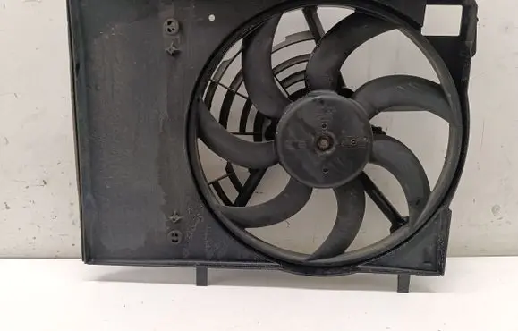 Opel Crossland X Radiator cooling fan shroud T911325A 3639678