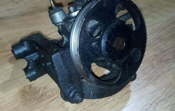 Mazda 323 Power steering pump