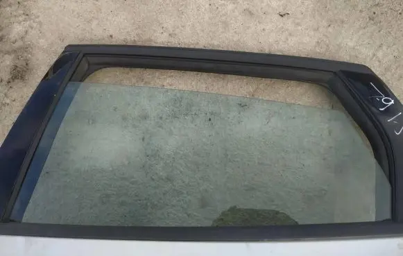 Volvo V40 Rear door window glass