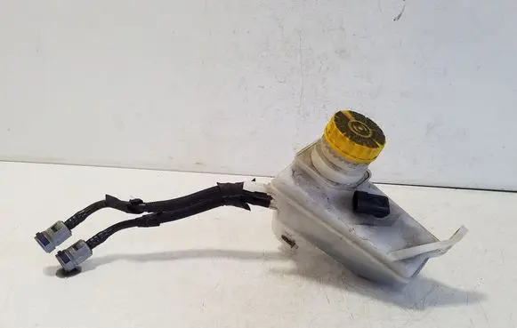 Brake fluid reservoir