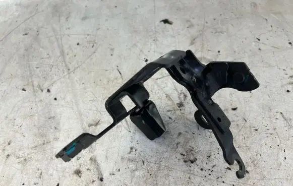 Mercedes-Benz A W176 Fuel pump bracket 166343129R
