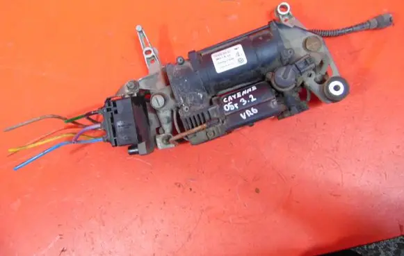Porsche Cayenne (9PA) Air suspension compressor/pump 7L0616006D 7L0616007