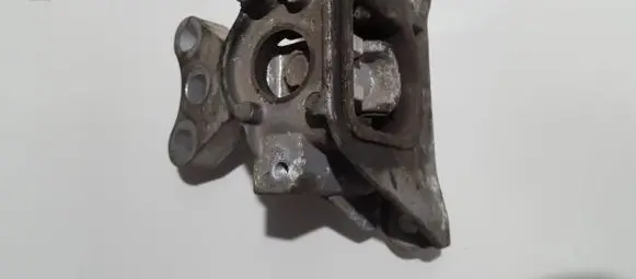 Honda Civic Engine mount bracket