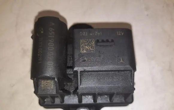 Mercedes-Benz E W212 Glow plug pre-heat relay A6519000900 11311002191