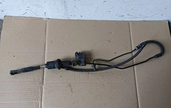 Peugeot 307 Clutch slave cylinder 9681001580