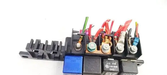Volkswagen PASSAT B5 Fuse box set 8L0941822A