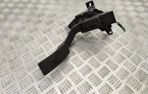 Mercedes-Benz CLA C117 X117 W117 Accelerator throttle pedal A2463001904
